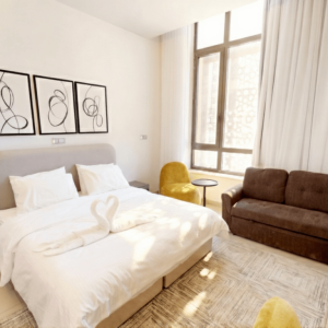 غرفة بسرير مزدوج